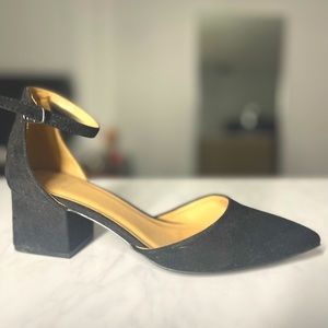 Pointed heeled sandals (black, size 7)